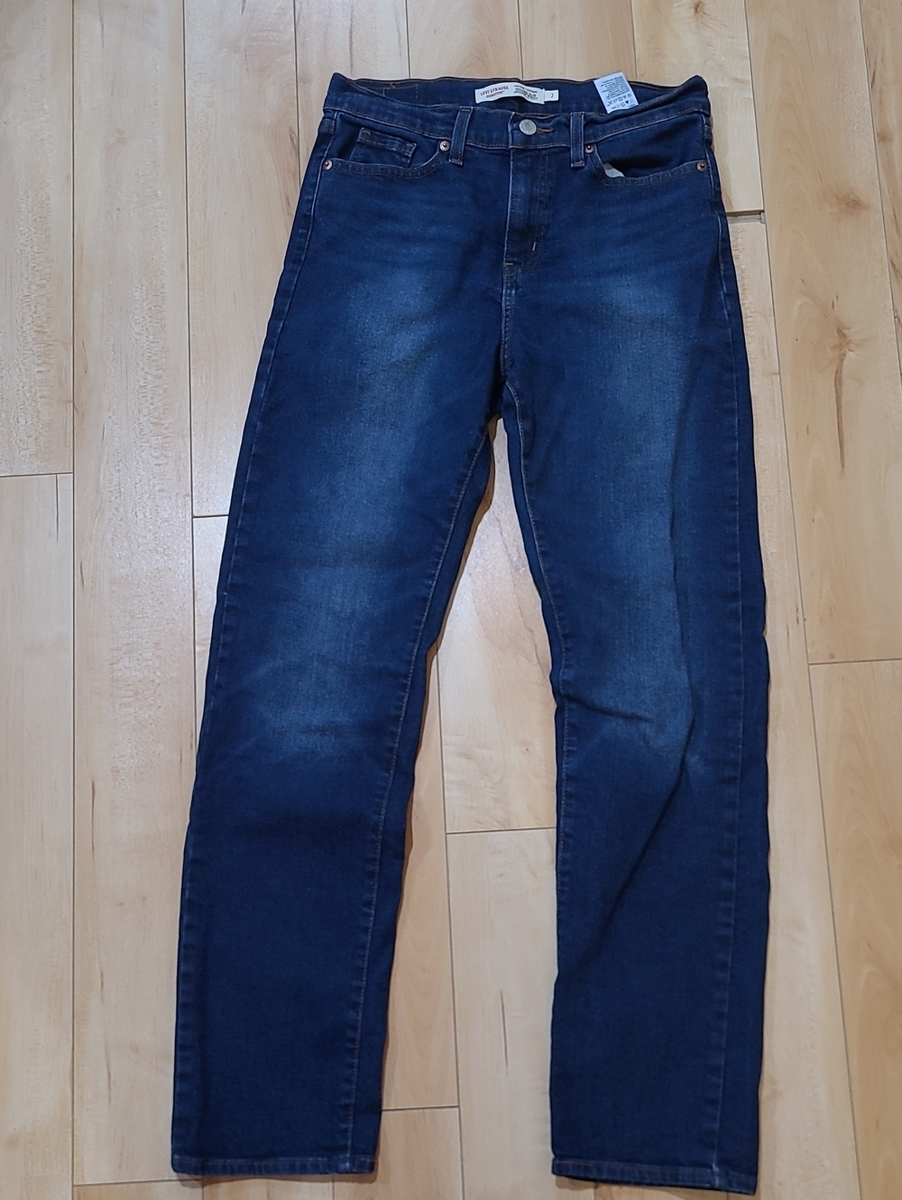 Levi's Slim Women's Size 2 Straight Jeans in Dark Indigo